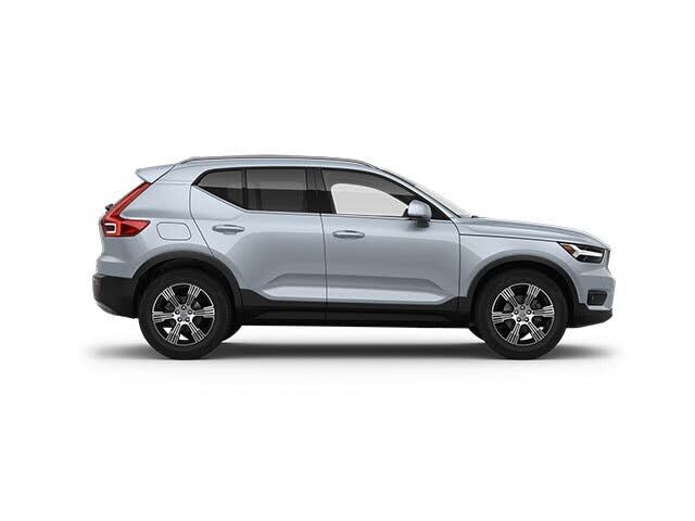 2022 VOLVO XC40
