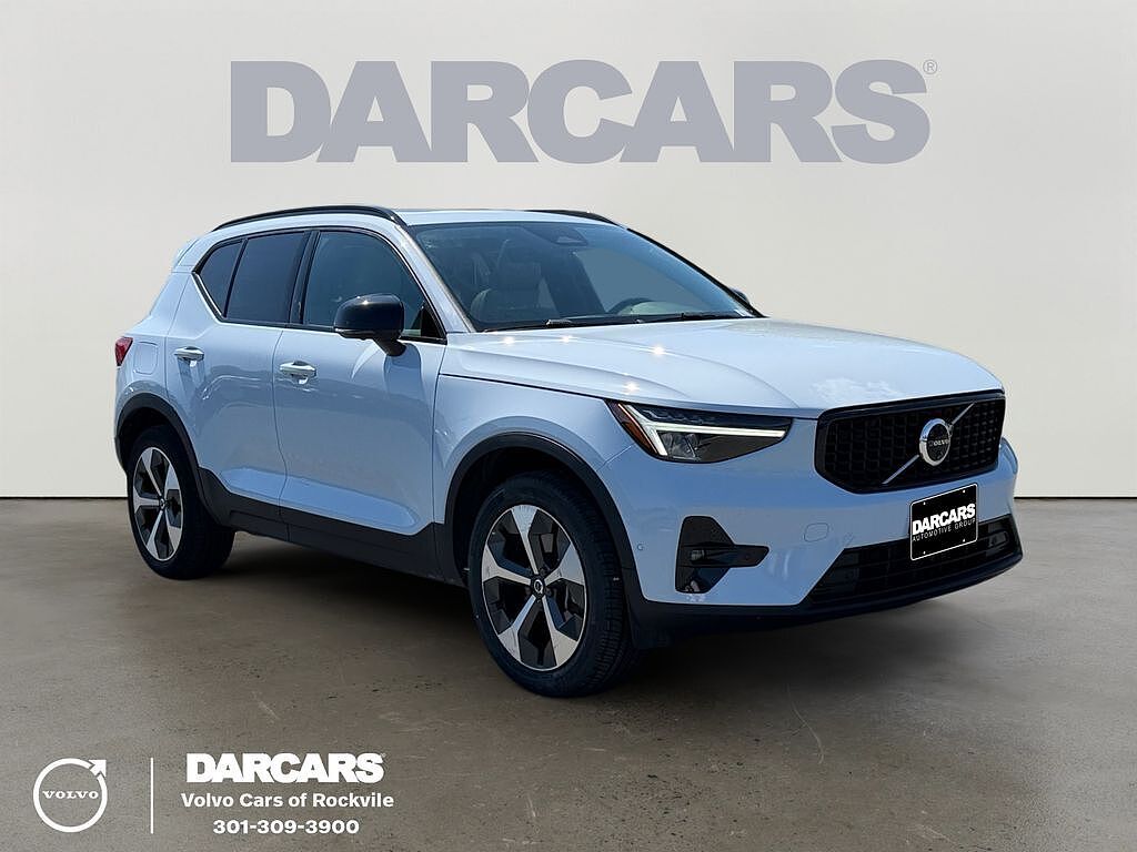 2024 VOLVO XC40