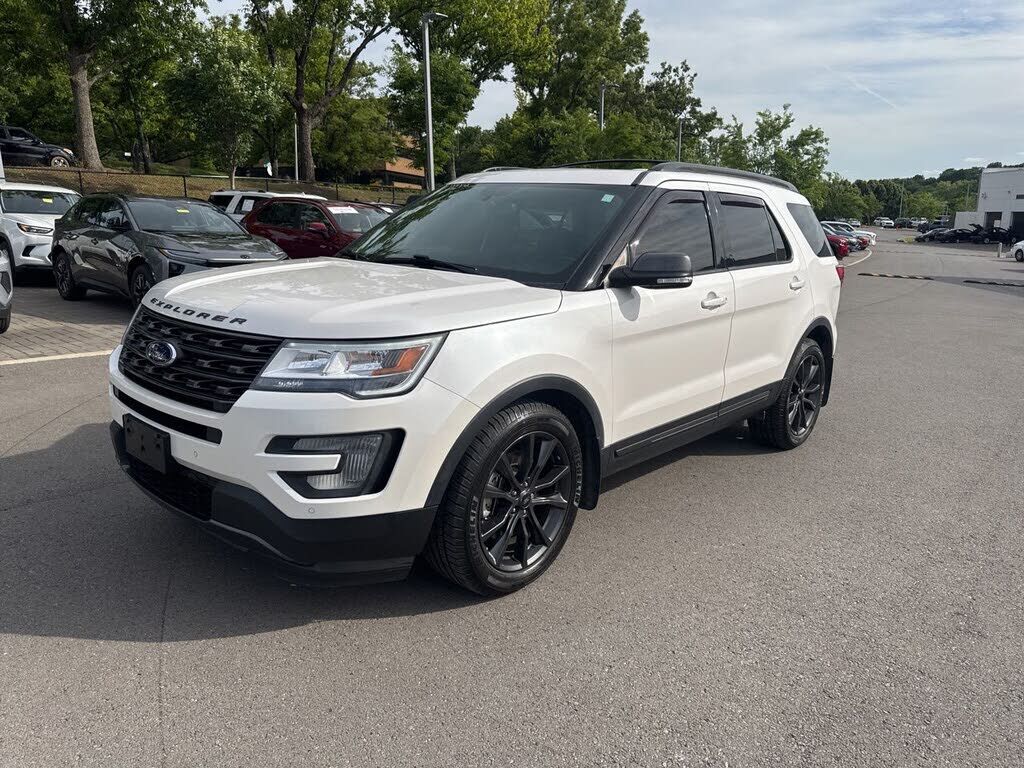 2017 FORD Explorer