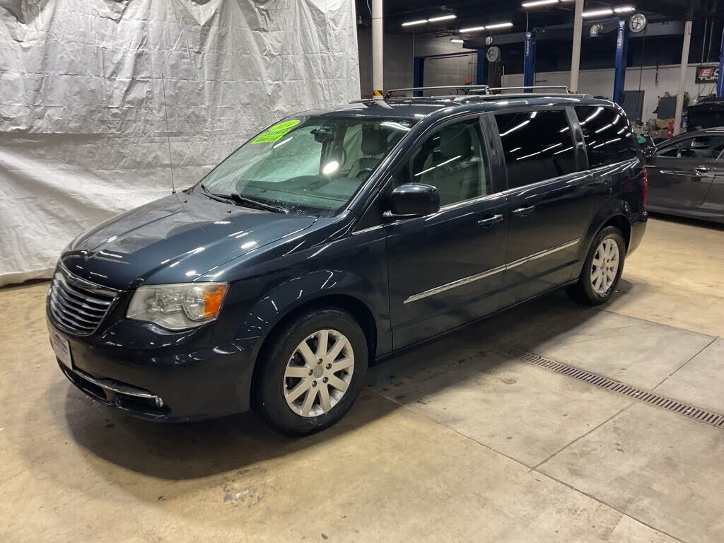 2014 CHRYSLER Town and Country