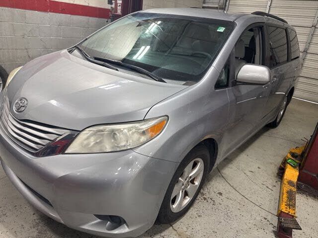 2016 TOYOTA Sienna