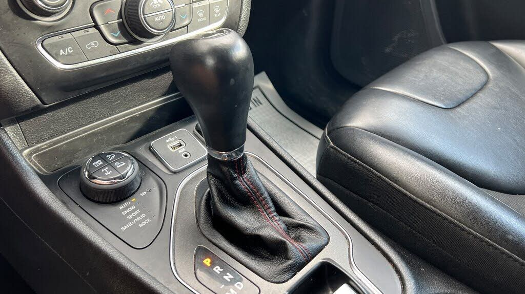 2020 JEEP Cherokee