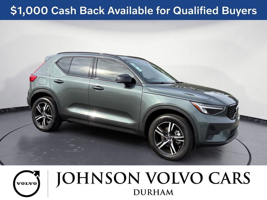 2026 VOLVO XC40
