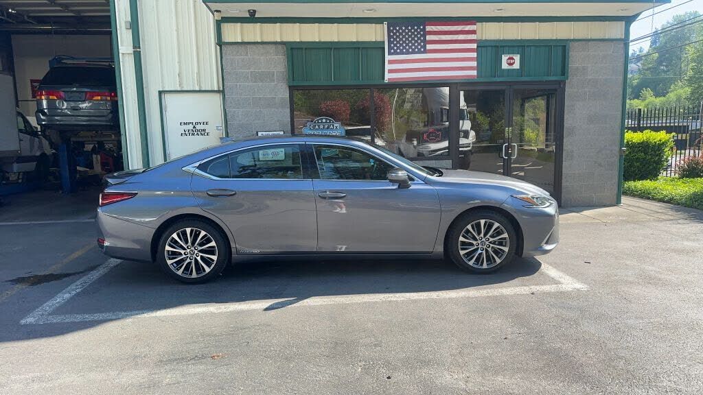 2019 LEXUS ES