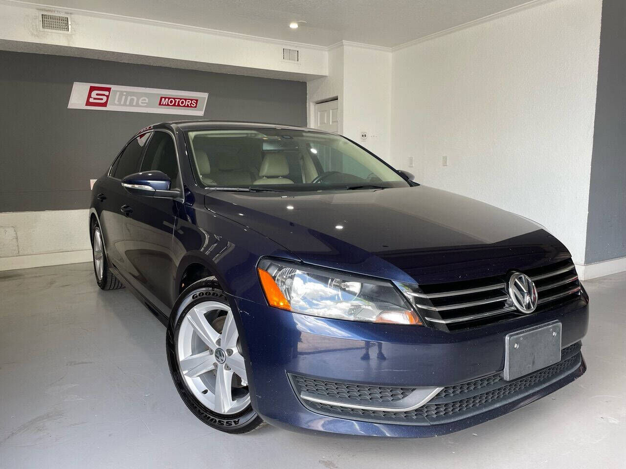 2012 VOLKSWAGEN Passat