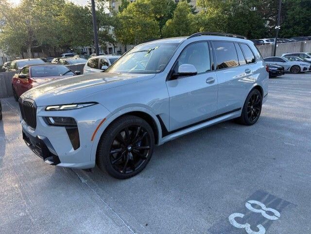 2025 BMW X7