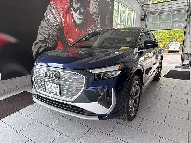 2024 AUDI Q4