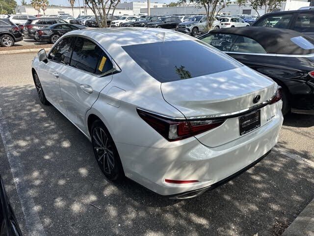 2025 LEXUS ES