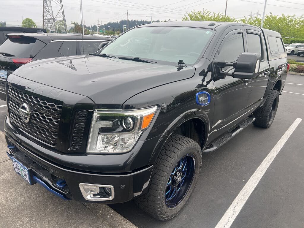 2017 NISSAN Titan