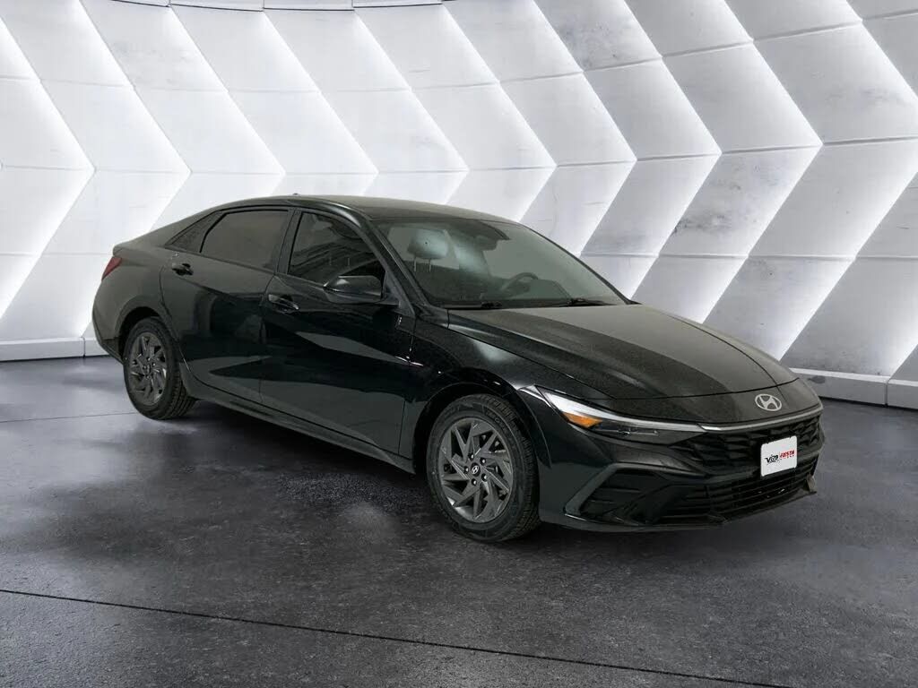 2024 HYUNDAI Elantra
