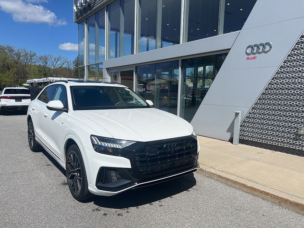 2023 AUDI Q8