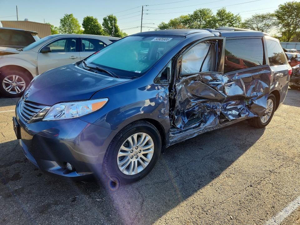 2017 TOYOTA Sienna