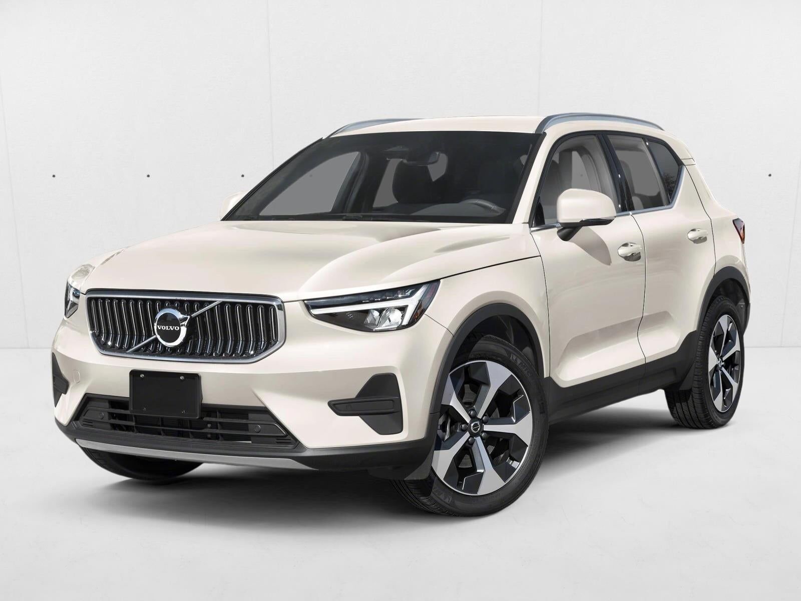 2025 VOLVO XC40