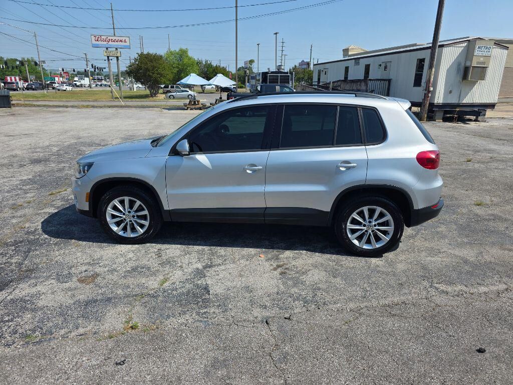 2017 VOLKSWAGEN Tiguan