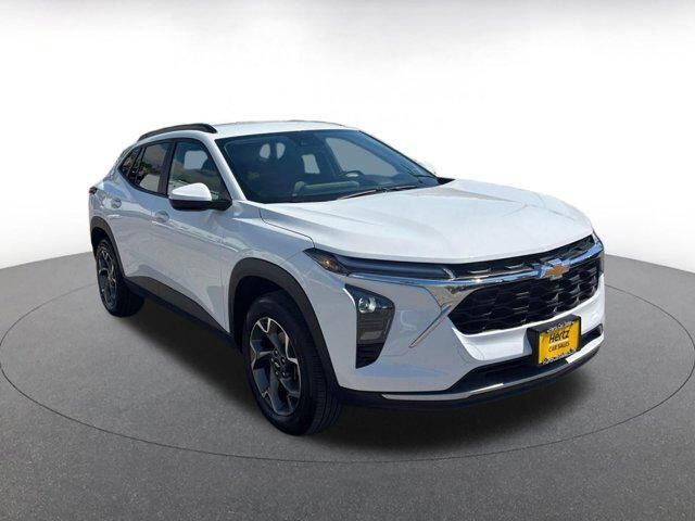 2025 CHEVROLET Trax