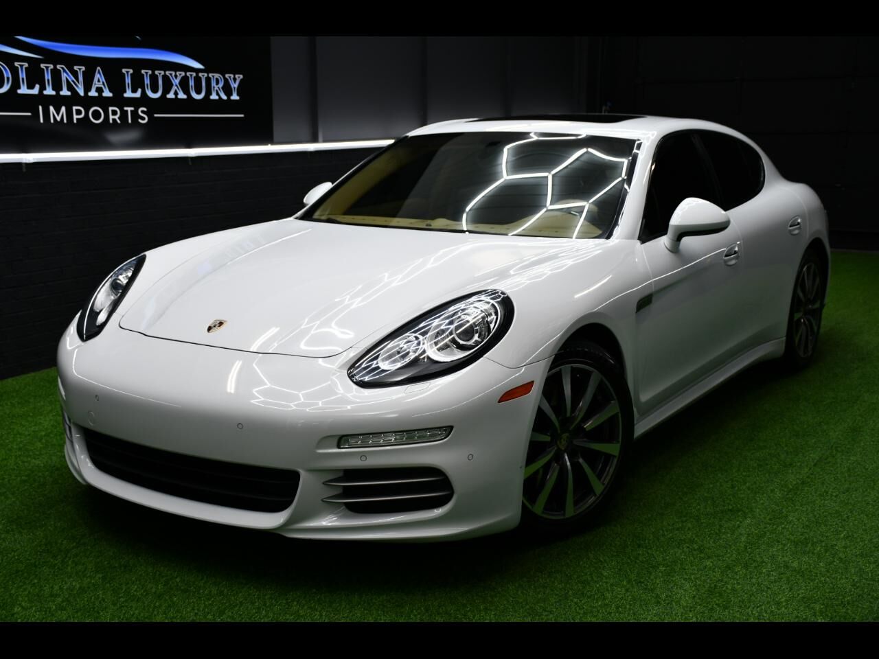 2016 PORSCHE Panamera