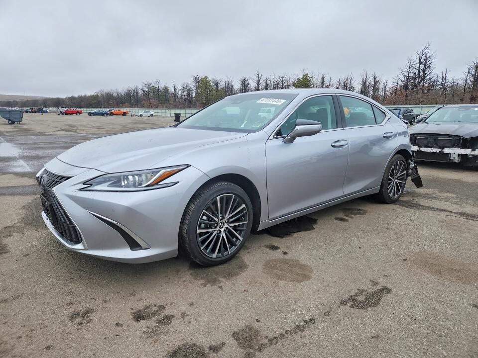 2025 LEXUS ES