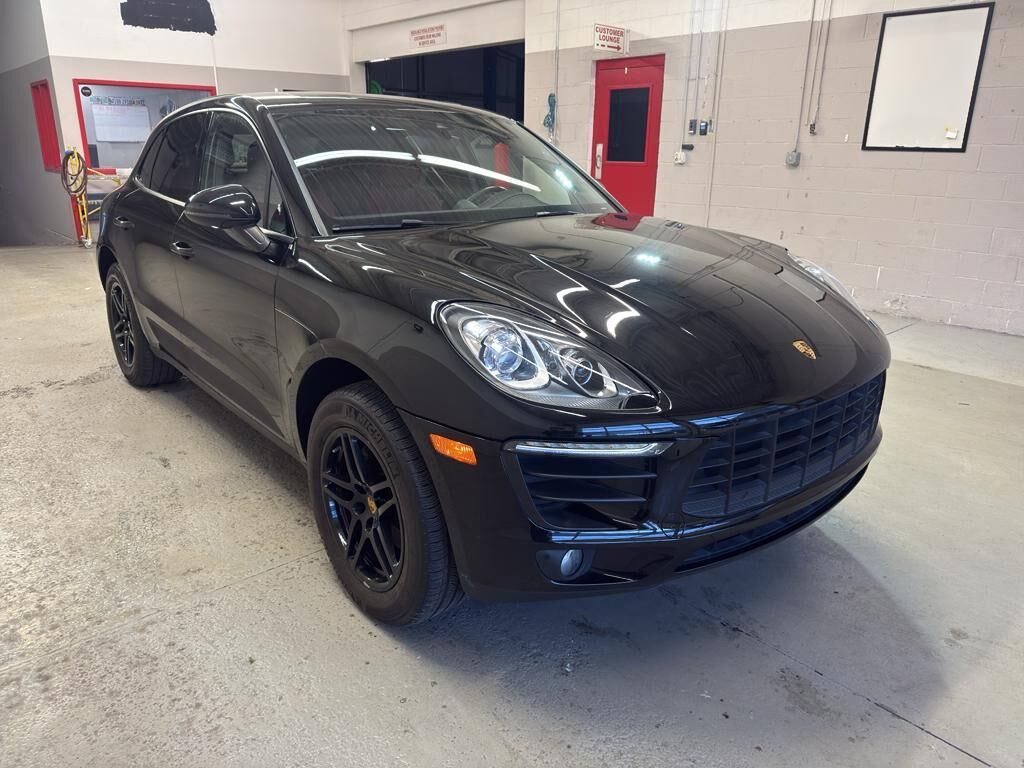 2018 PORSCHE Macan
