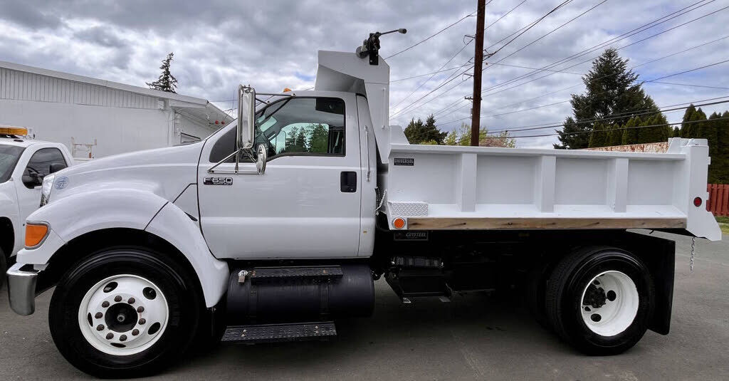 2012 FORD F-650