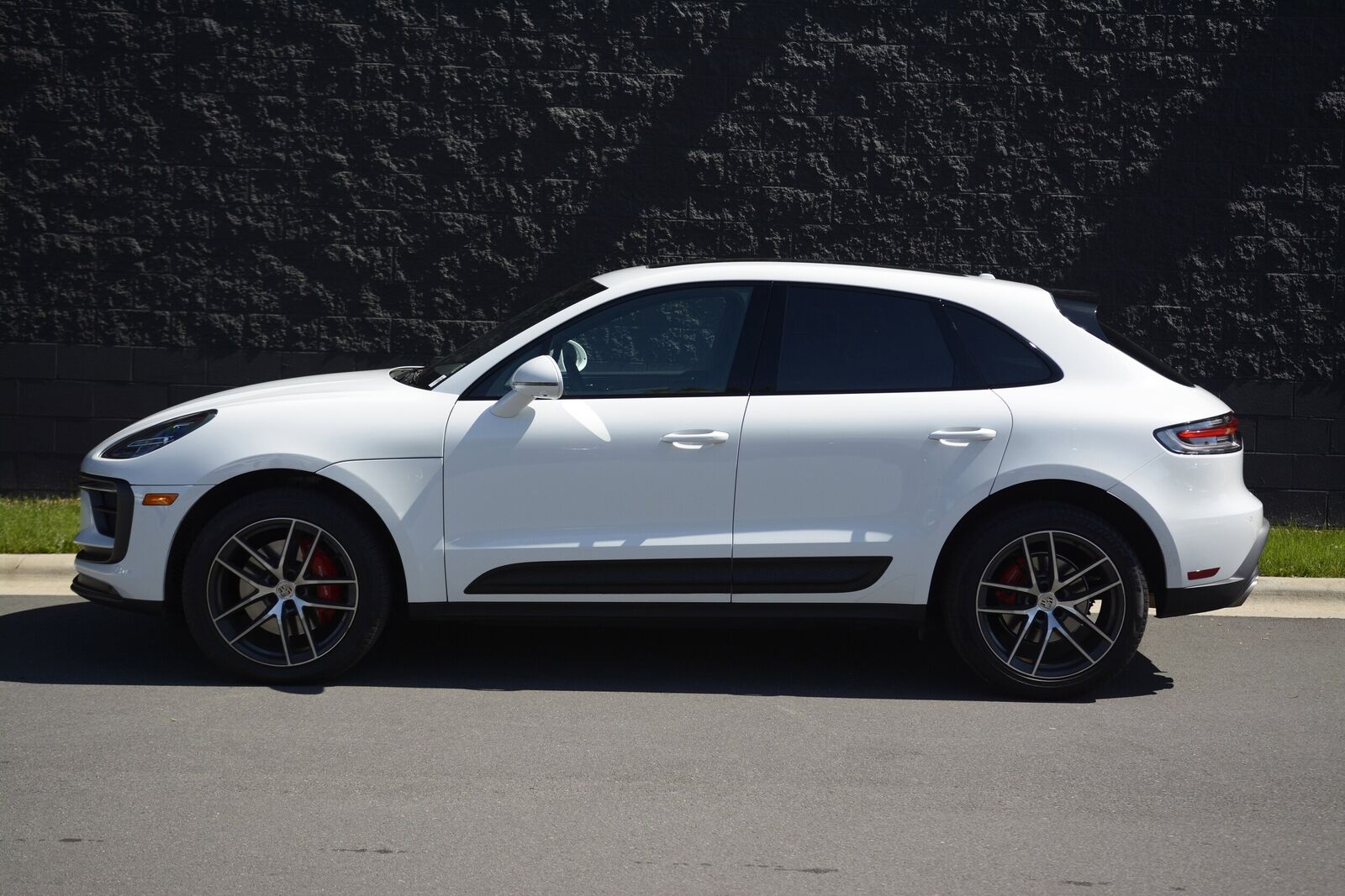 2022 PORSCHE Macan