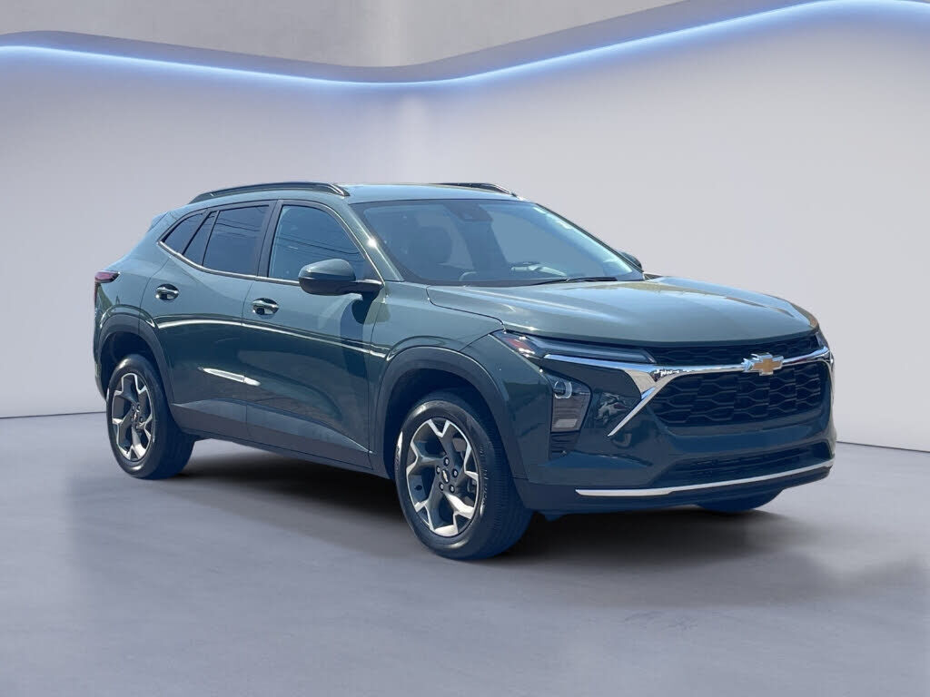 2025 CHEVROLET Trax