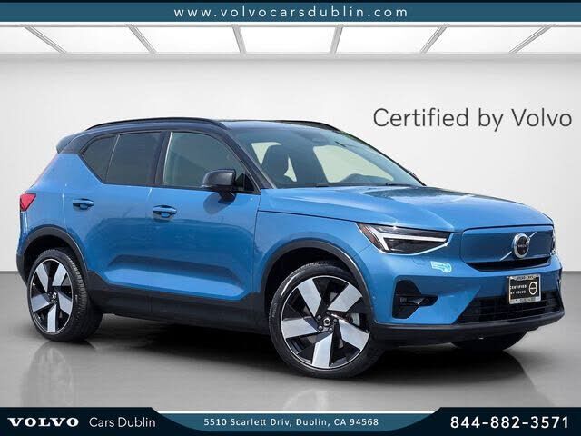 2023 VOLVO XC40