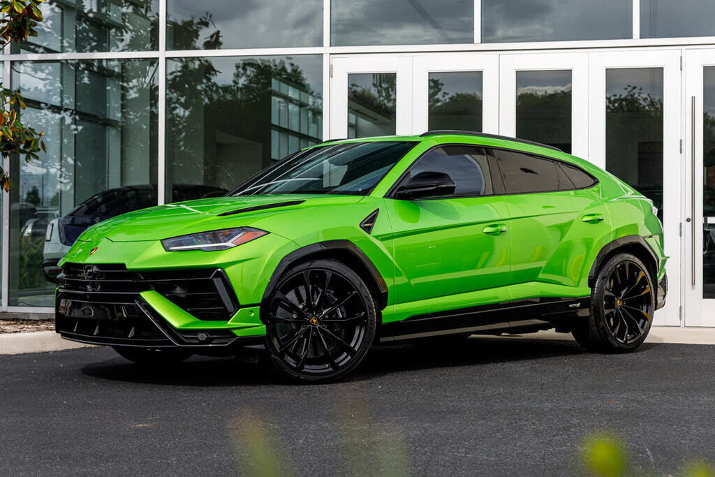 2024 LAMBORGHINI URUS