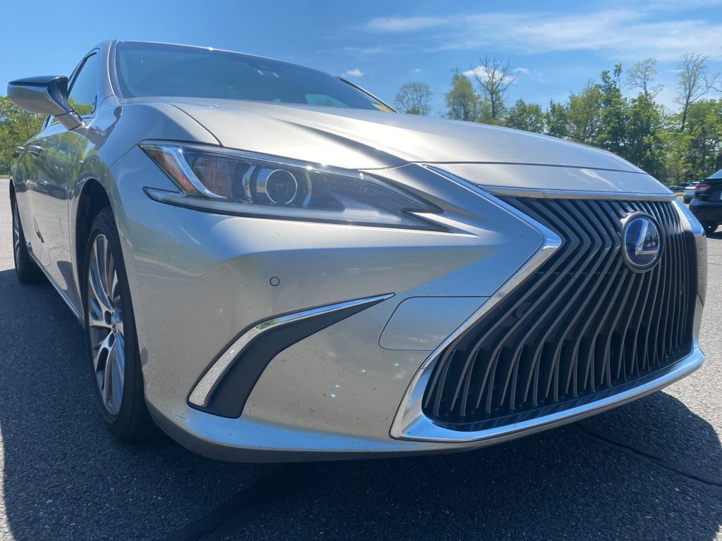 2019 LEXUS ES