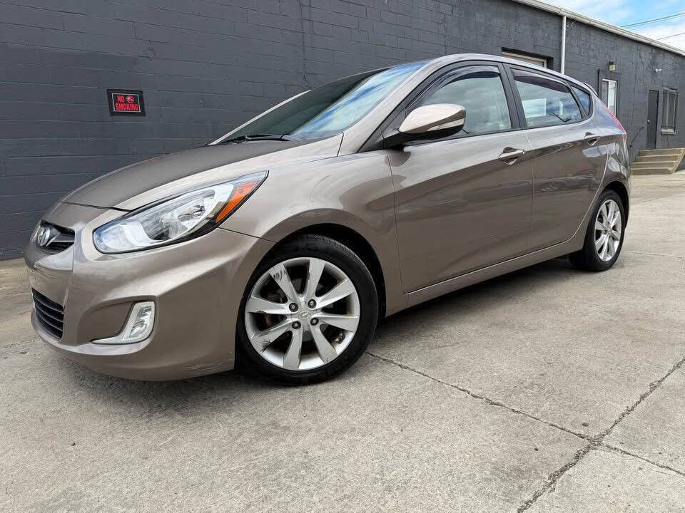 2013 HYUNDAI Accent