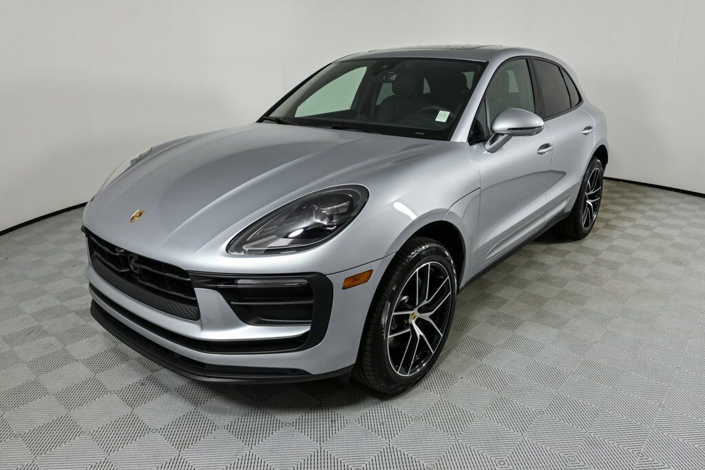 2026 PORSCHE Macan