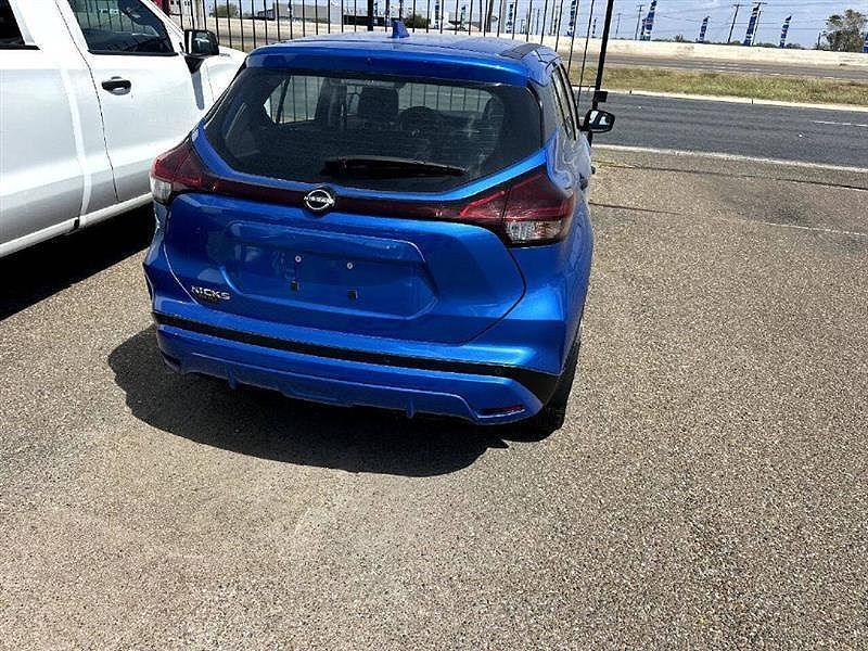 2024 NISSAN Kicks