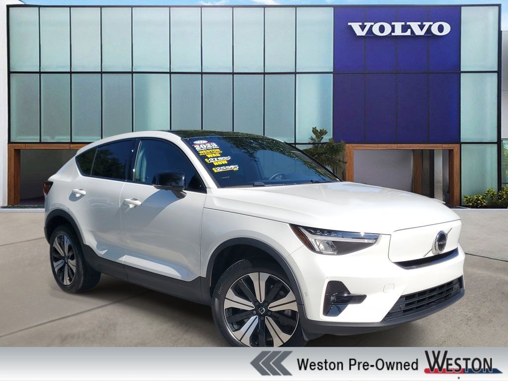 2023 VOLVO C40