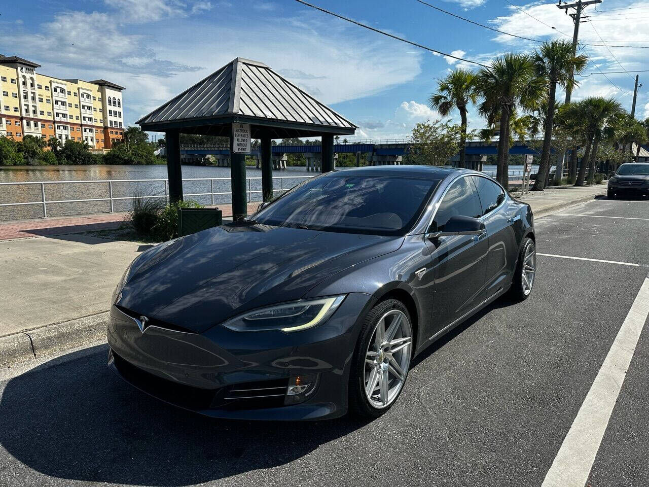 2016 TESLA Model S