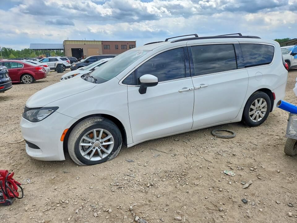 2020 CHRYSLER Voyager