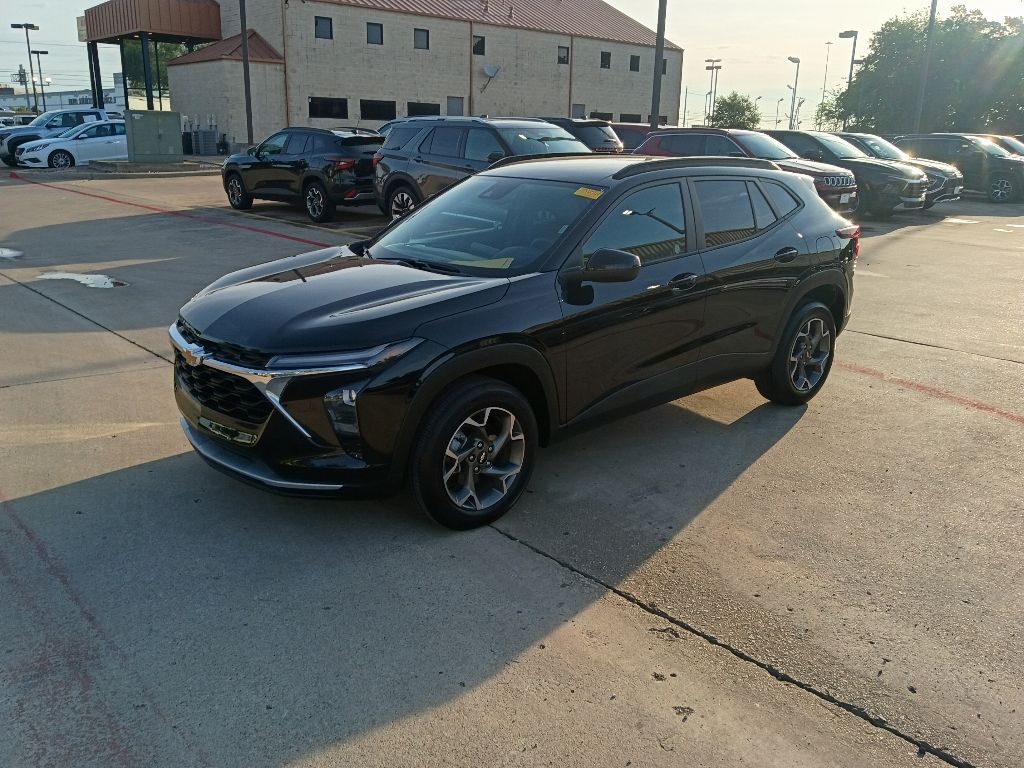 2025 CHEVROLET Trax