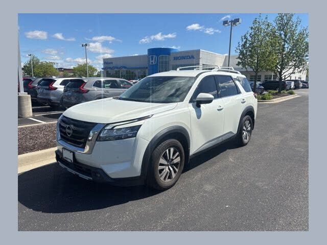2022 NISSAN Pathfinder
