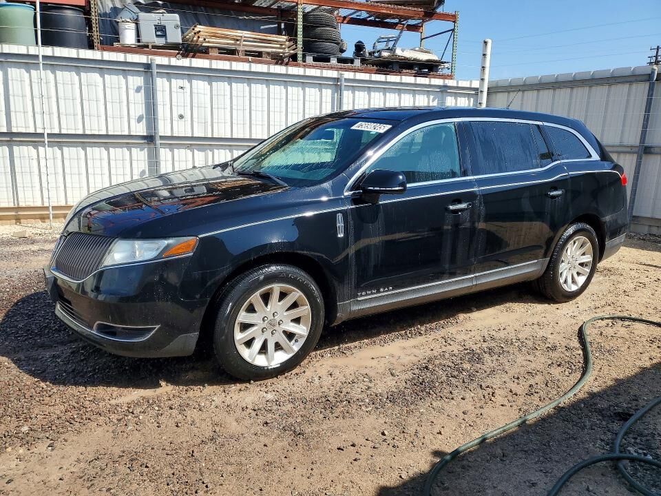 2016 LINCOLN MKT
