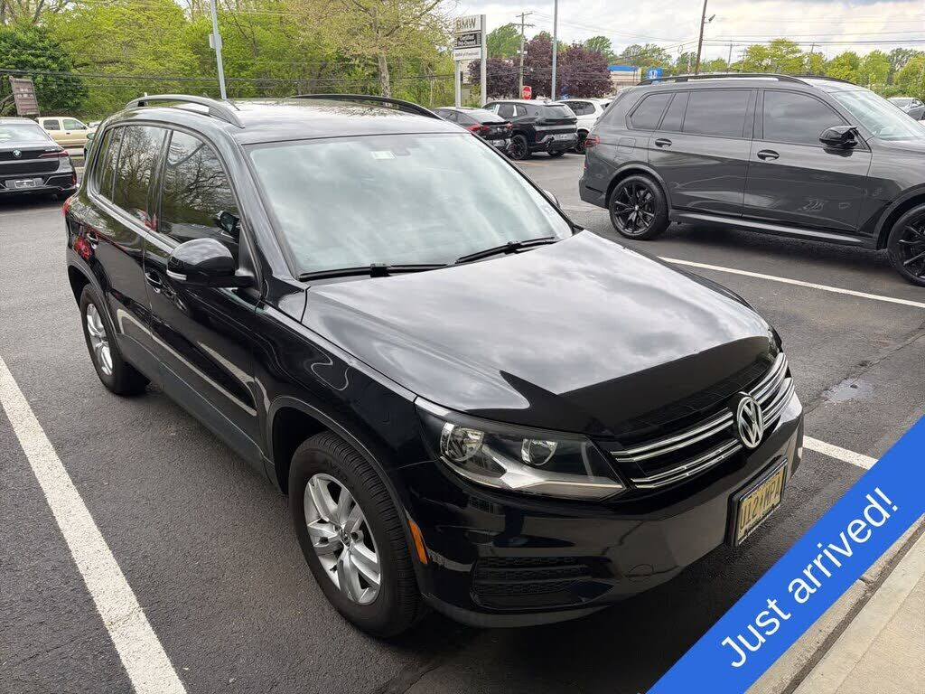 2017 VOLKSWAGEN Tiguan