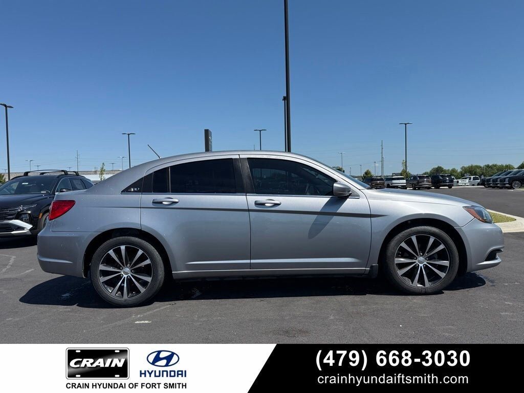 2013 CHRYSLER 200