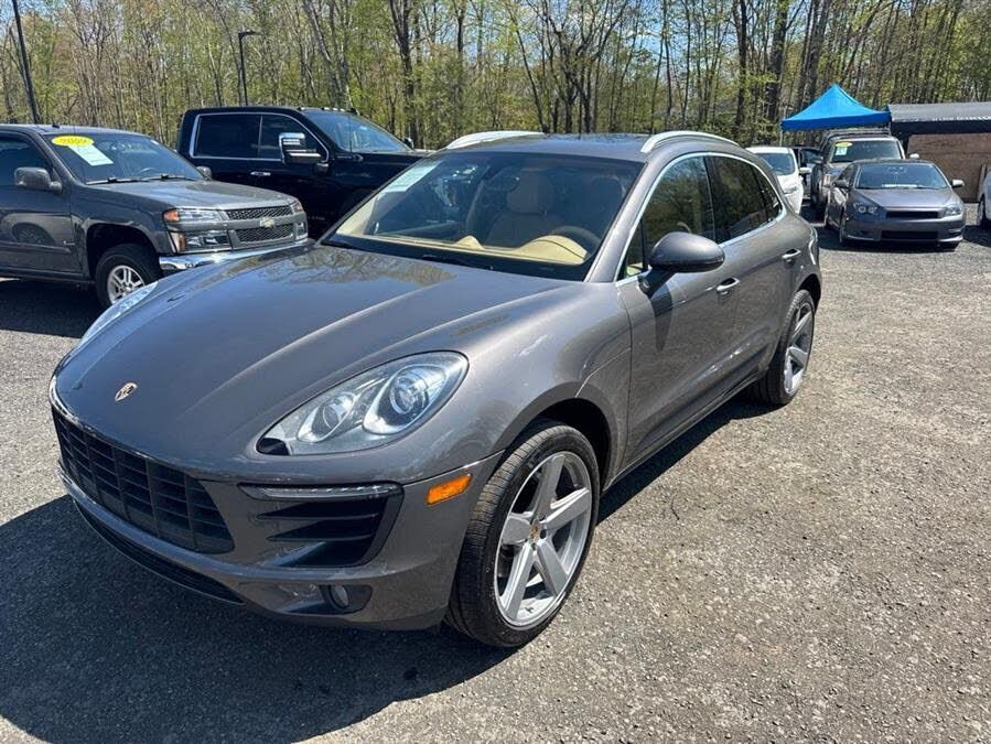 2016 PORSCHE Macan