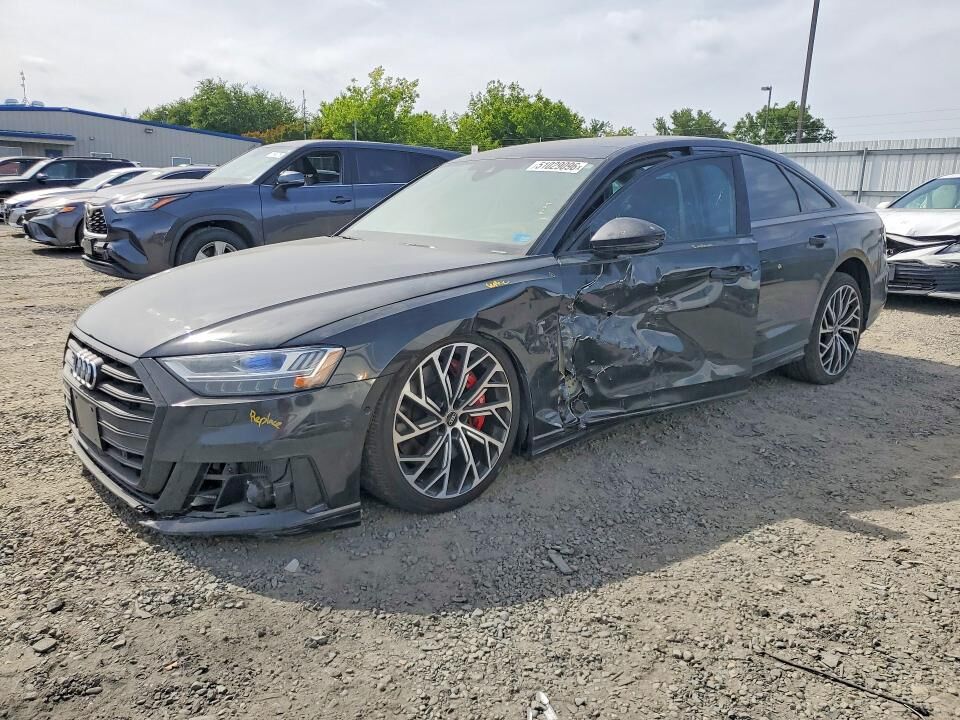 2021 AUDI S8