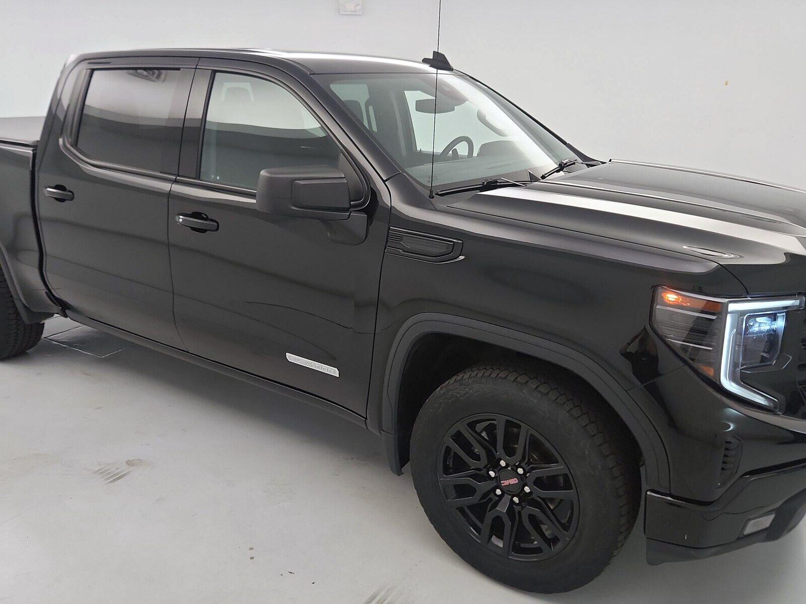 2023 GMC Sierra