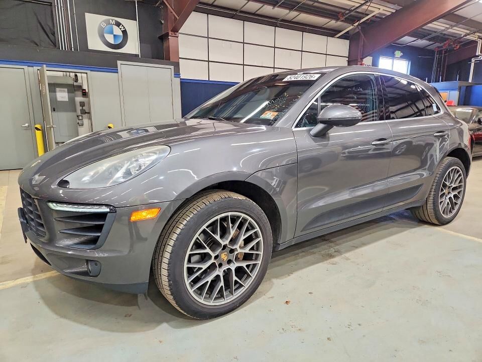 2016 PORSCHE Macan