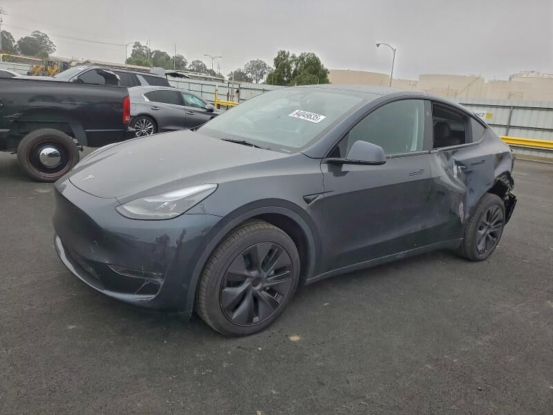 2025 TESLA Model Y