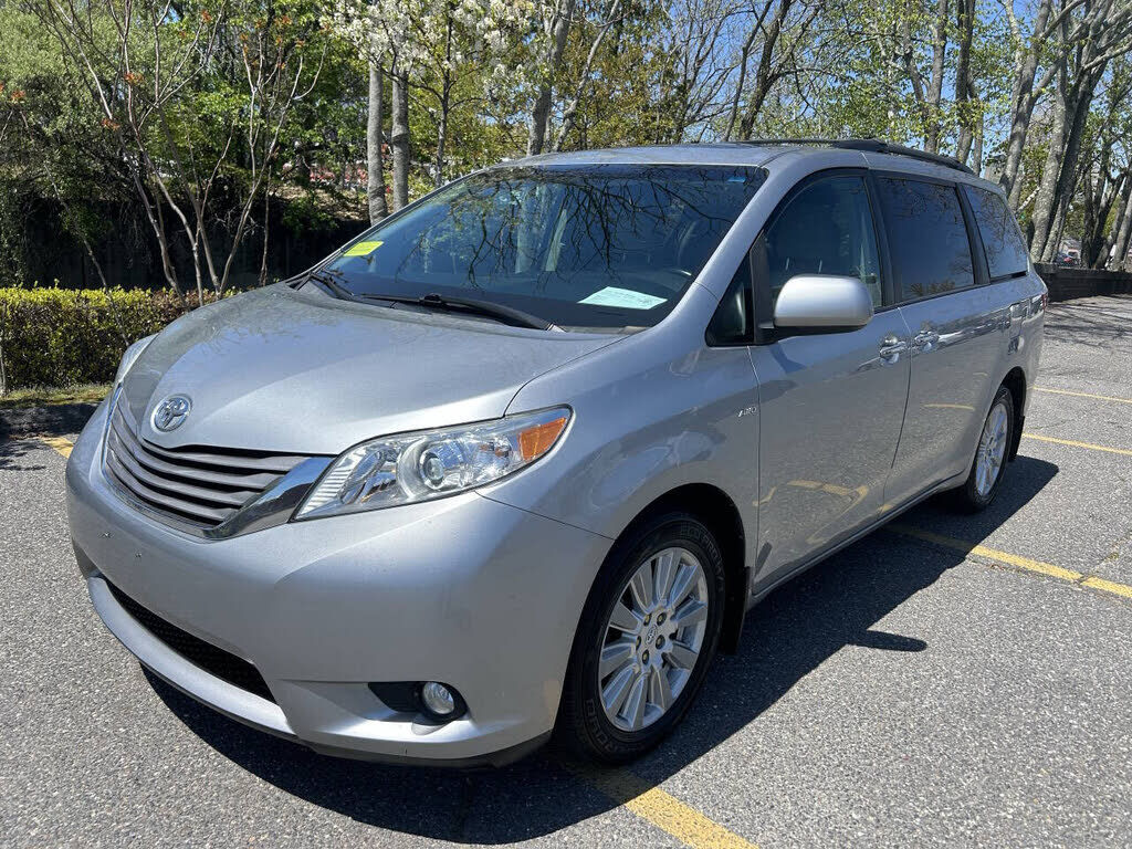 2017 TOYOTA Sienna