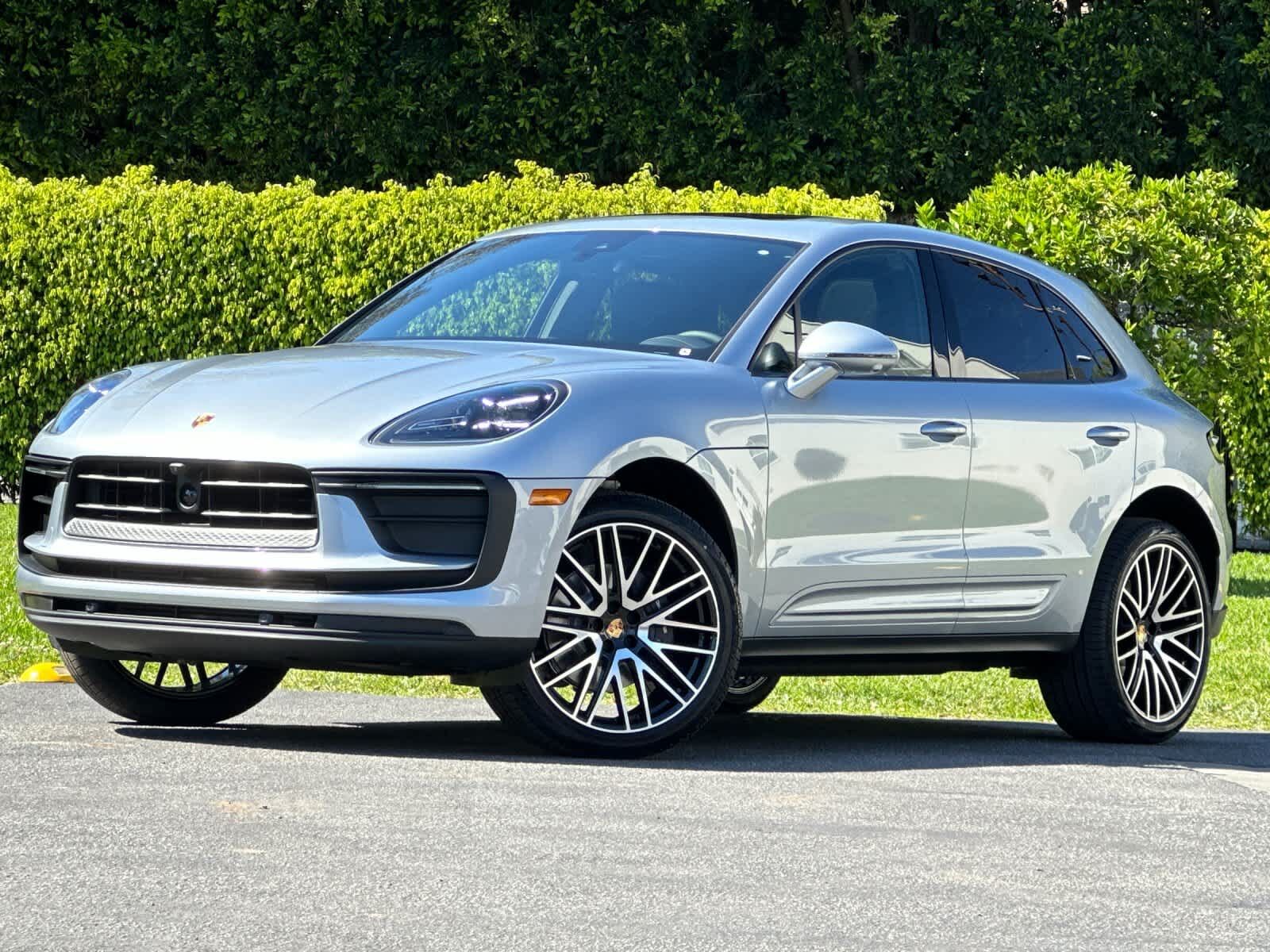 2026 PORSCHE Macan