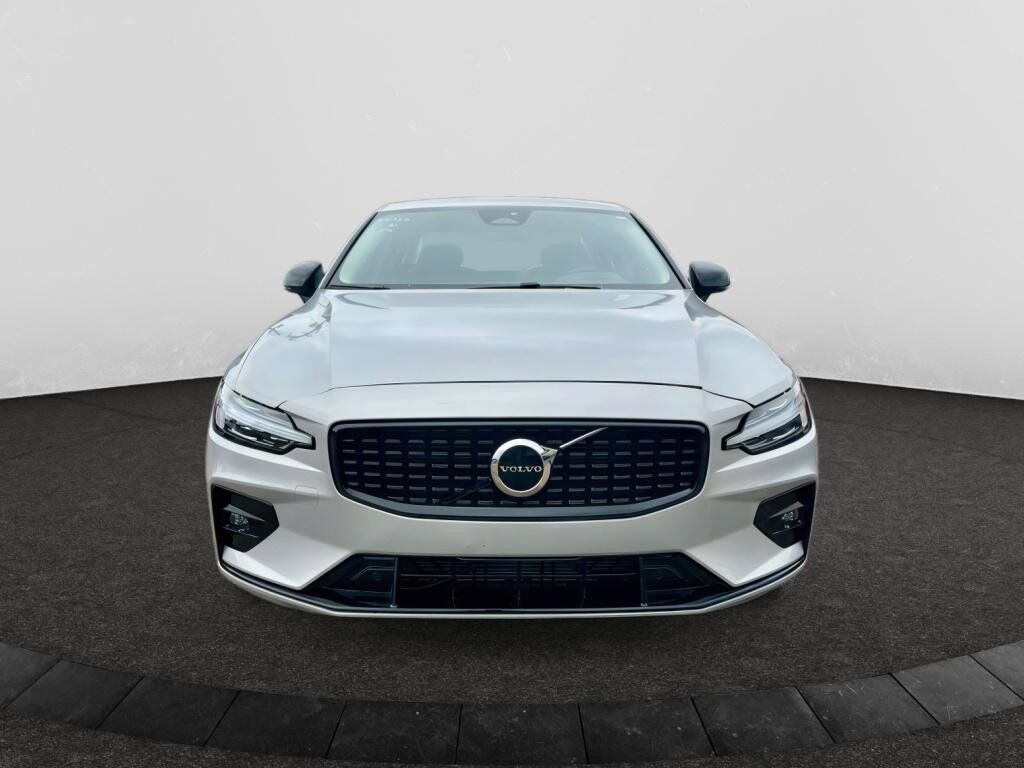2024 VOLVO S60