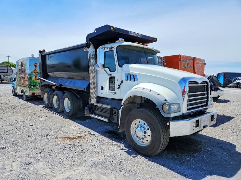 2018 MACK GU