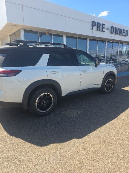2024 NISSAN Pathfinder