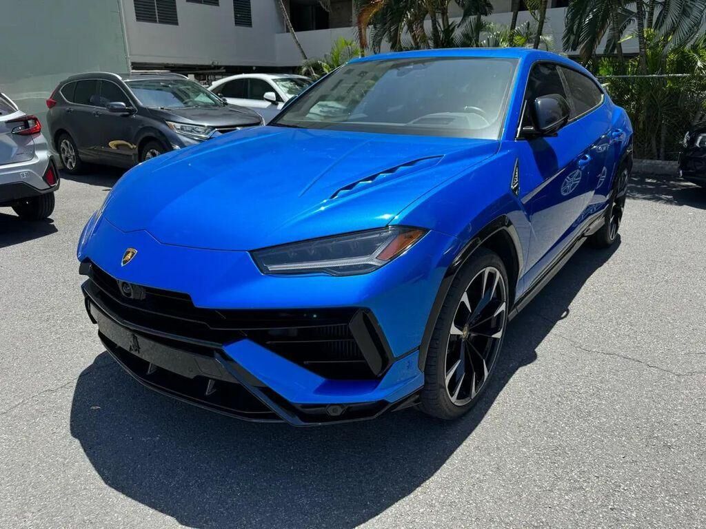 2023 LAMBORGHINI URUS